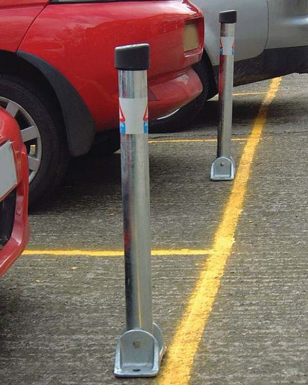 TRAFSL802.jpg round galvanised steel posts