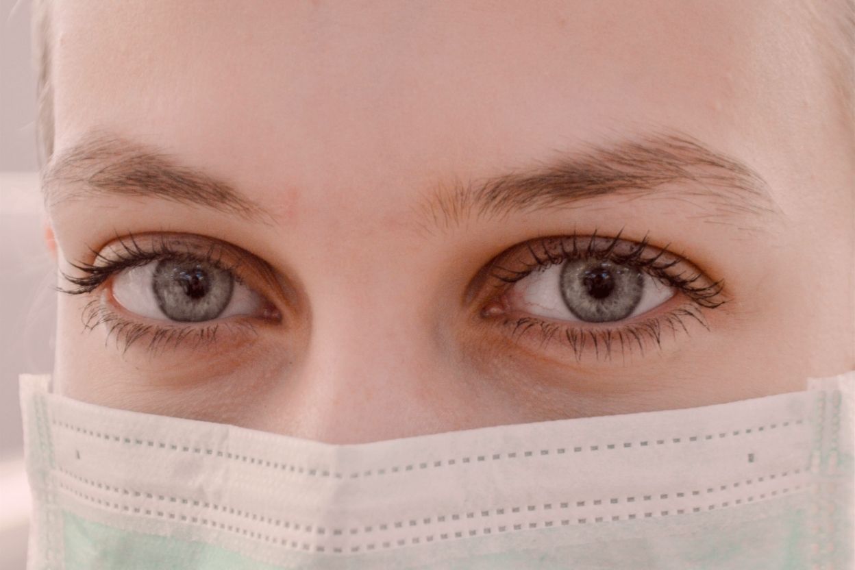 Do you need eye wash in first aid?
